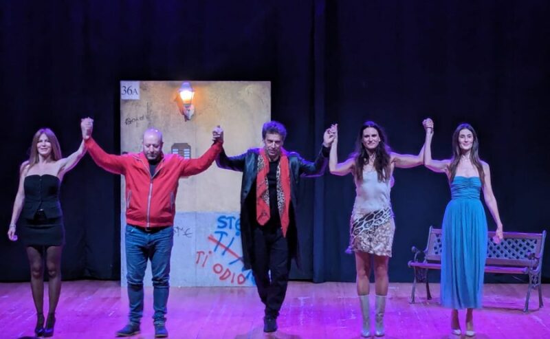 Scritto nel destino il successo di pubblico per “Sali o scendo?” al Teatro Domma